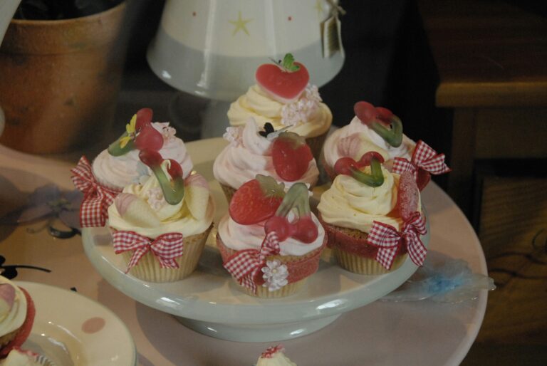 Cupcakes Irresistíveis: Receita e Decoração Passo a Passo